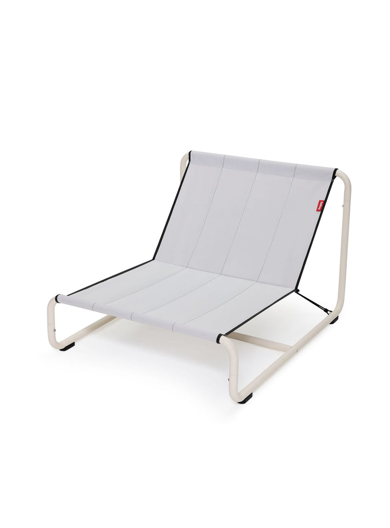 Transform your Fatboy bean bag into a lounge chair with the Beanbase in whipped cream. Steel frame, easy assembly, and indoor comfort.