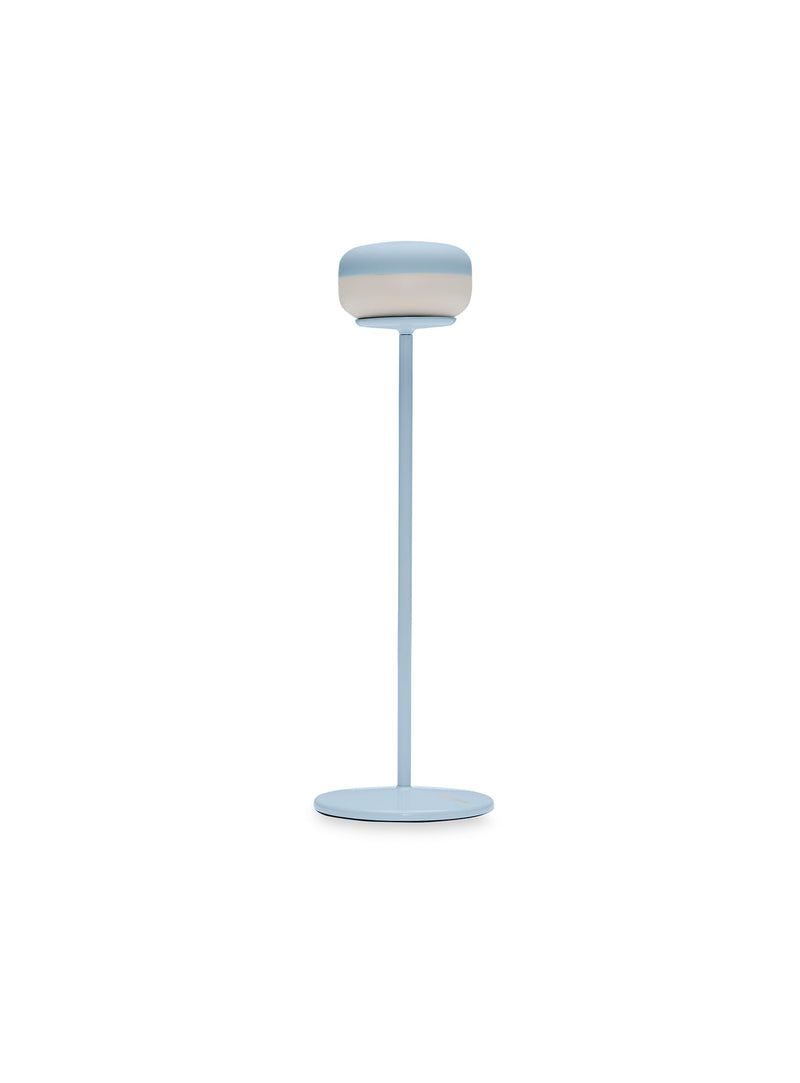 Fatboy Cheerio table lamp in jet blue color, cordless and rechargeable with adjustable brightness, ideal for ambient lighting in any space.