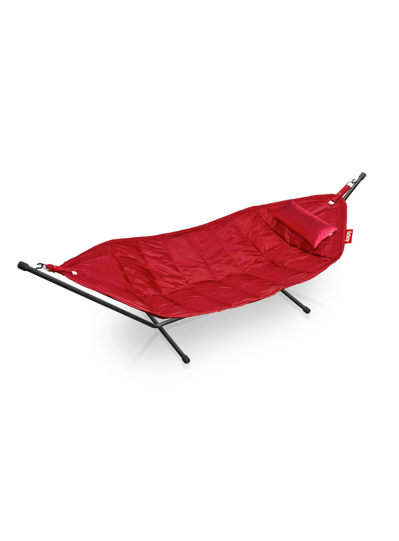 Fatboy Headdemock Deluxe in red color, luxury hammock with a self-supporting frame, UV-resistant and water-repellent, perfect for outdoor lounging.