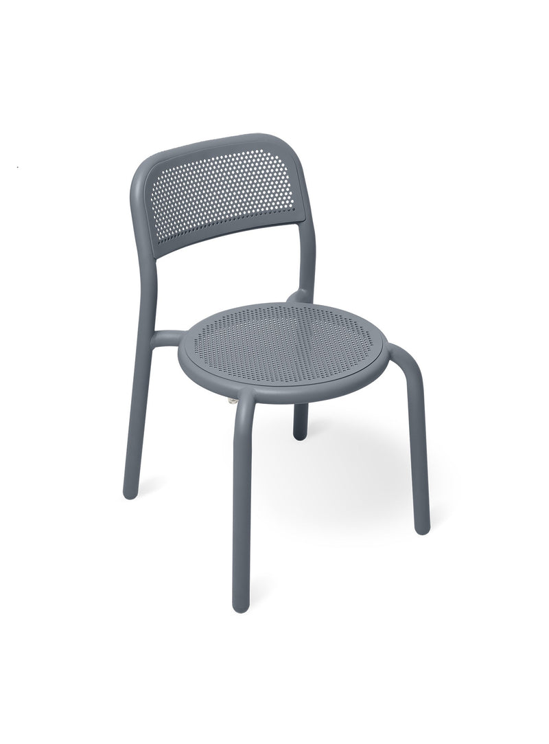 Fatboy Toní Chair in elephant color, sleek aluminum outdoor chair with UV-resistant coating and stackable, perfect for Canadian patios, terraces, and gardens.