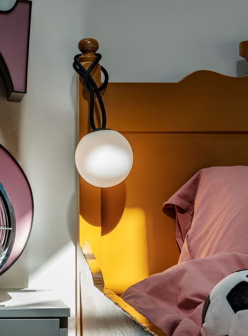 Bring a warm glow anywhere with Bolleke Mini la Surprise by Fatboy — a stylish, rechargeable LED light that’s made to hang and shine.
