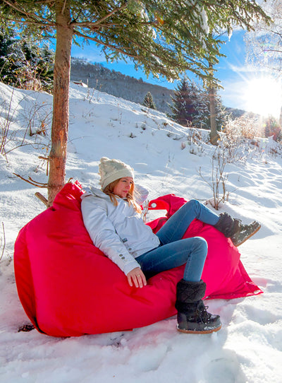 Fatboy Buggle-Up bean bag, adaptable with adjustable belts for solo or duo seating, perfect for both indoor and outdoor spaces.