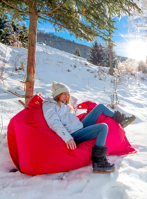 Fatboy Buggle-Up bean bag, adaptable with adjustable belts for solo or duo seating, perfect for both indoor and outdoor spaces.