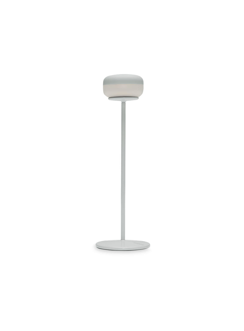 Fatboy Cheerio table lamp in desert color, cordless and rechargeable with adjustable brightness, ideal for ambient lighting in any space.