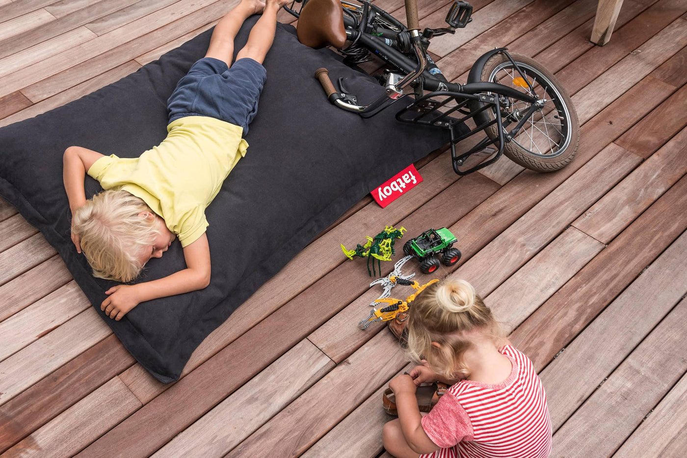 Fatboy Junior Stonewashed: A stylish and cozy beanbag for kids, perfect for relaxing, playing, gaming, or enjoying a comfy nap.