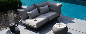 Fatboy Paletti Collection – modular outdoor sofa system for patios, balconies, and gardens. Customizable lounge setup with ottomans and tables, inspired by pallets for flexible outdoor seating.