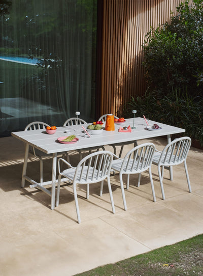 Fred's Table by Fatboy – modern aluminum outdoor table, UV-resistant, weatherproof, perfect for 6-8 people in Canadian patios and gardens.