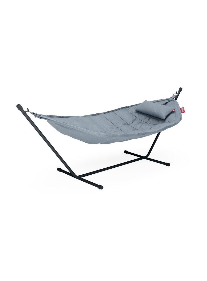 Fatboy Headdemock Superb in storm blue color, luxury hammock with UV-resistant Olefin fabric and sturdy steel frame, perfect for outdoor relaxation.