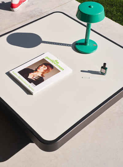 Fatboy Paletti Table, a UV-resistant outdoor table, perfect for complementing the Paletti lounge set in Canadian gardens and patios.