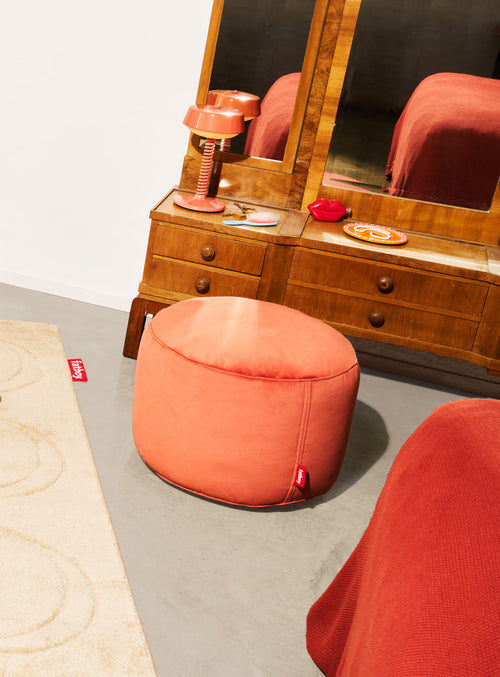 Fatboy Point Velvet ottoman, a luxurious velvet pouf made from recycled materials, perfect for adding elegance to Canadian interiors.