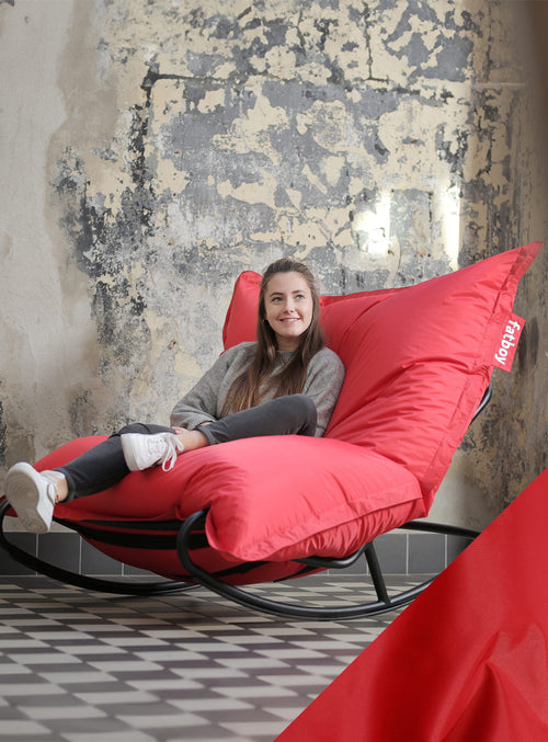 Combine the Fatboy Original with the Rock ’n Roll frame to turn your bean bag into a relaxing rocking chair. Sturdy, stylish, and simple to assemble.