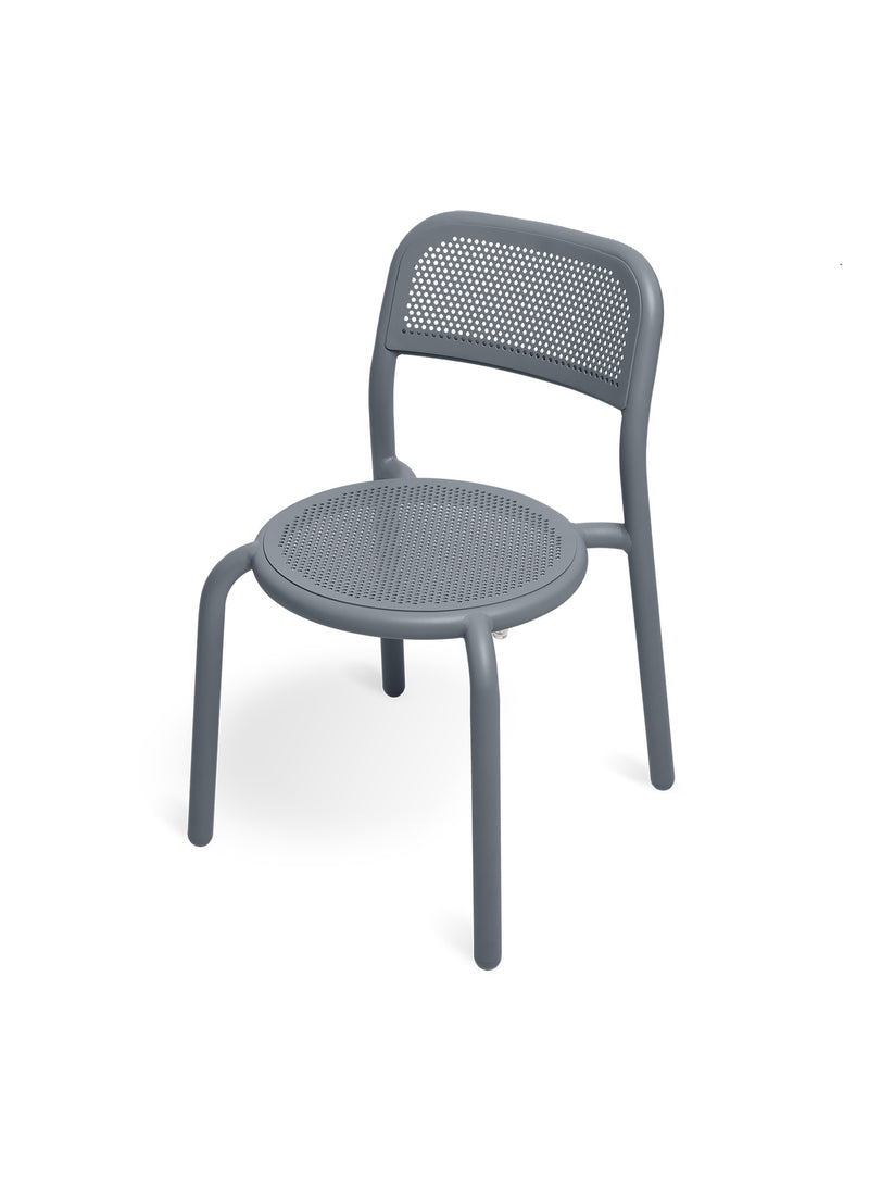 Fatboy Toní Chair in elephant color, sleek aluminum outdoor chair with UV-resistant coating and stackable, perfect for Canadian patios, terraces, and gardens.