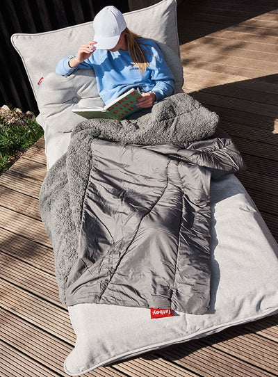 Looking for the ultimate relaxation experience? Look no further than the Paletti lounge set. Inspired by a pallet base frame, this multifunctional set allows you to create your own personalized lounge area. Choose from an intimate sofa or a complete garden set, all made with premium quality materials for ultimate comfort.