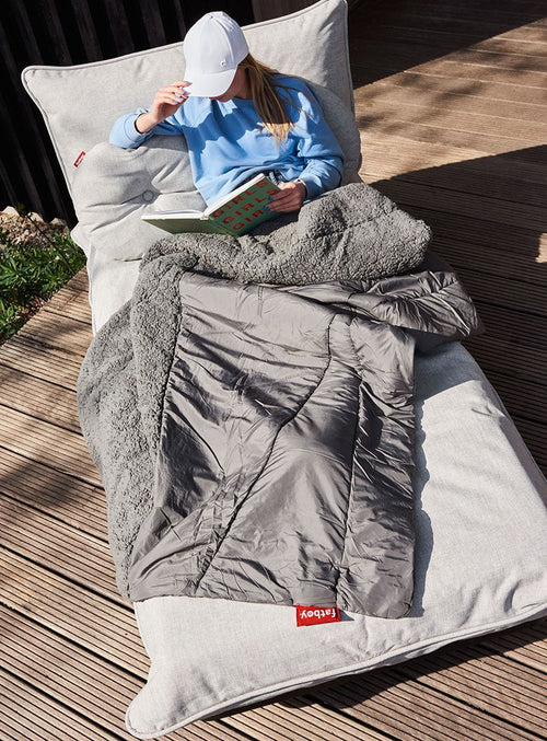 Looking for the ultimate relaxation experience? Look no further than the Paletti lounge set. Inspired by a pallet base frame, this multifunctional set allows you to create your own personalized lounge area. Choose from an intimate sofa or a complete garden set, all made with premium quality materials for ultimate comfort.